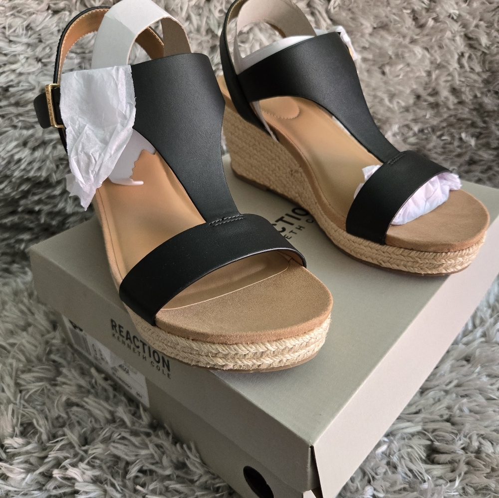Kenneth Cole REACTION Women's Card T-Strap Wedge Sandal